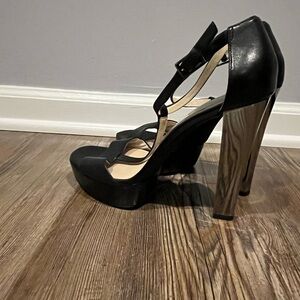 MICHAEL KORS size 7M (7 medium width)